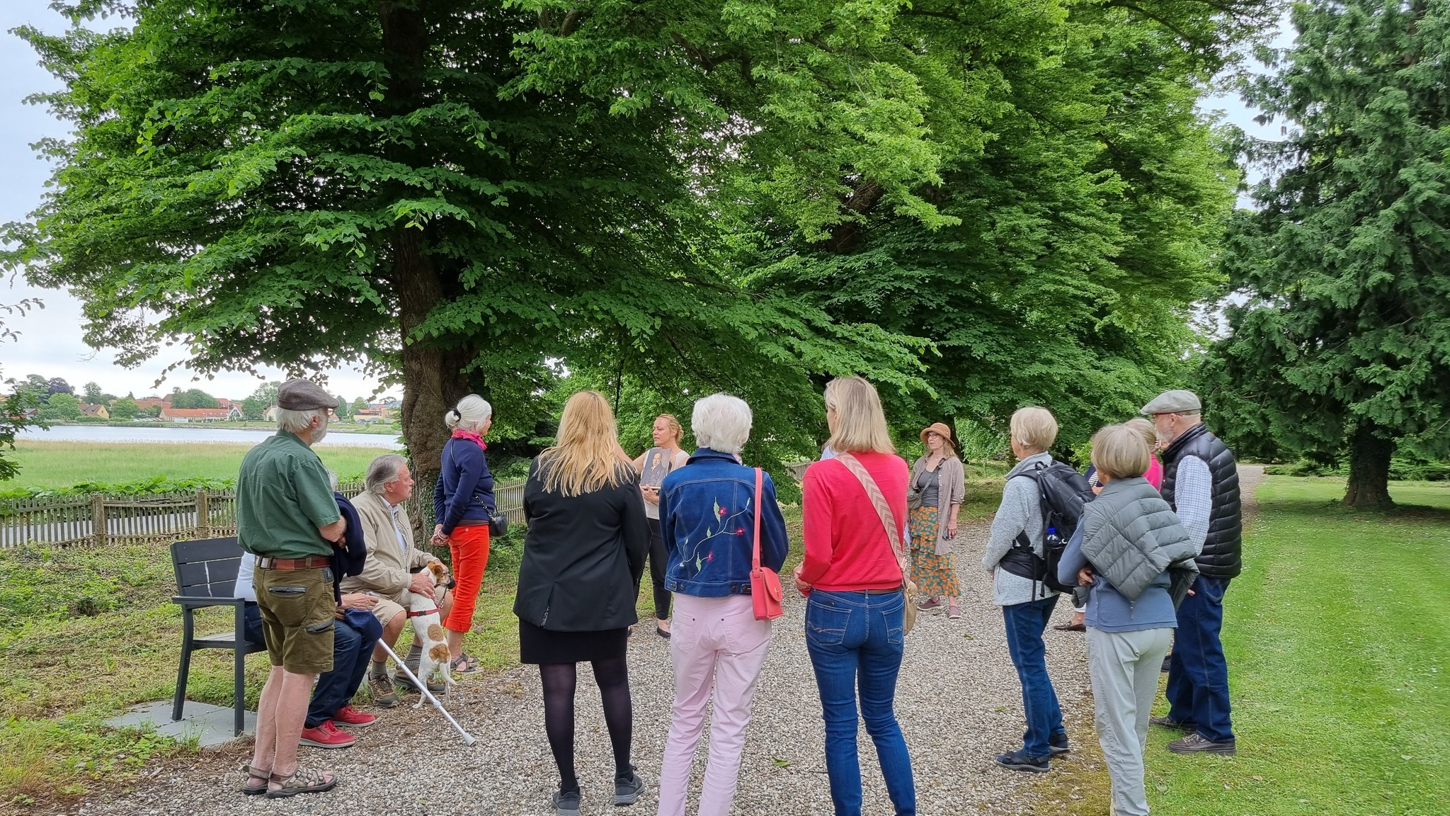 Tag med på litteraturvandring i Nysø Have, og hør om de forskellige forfattere, der kom hos familien Stampe i guldalderen. Foto: Kristina Kingo.